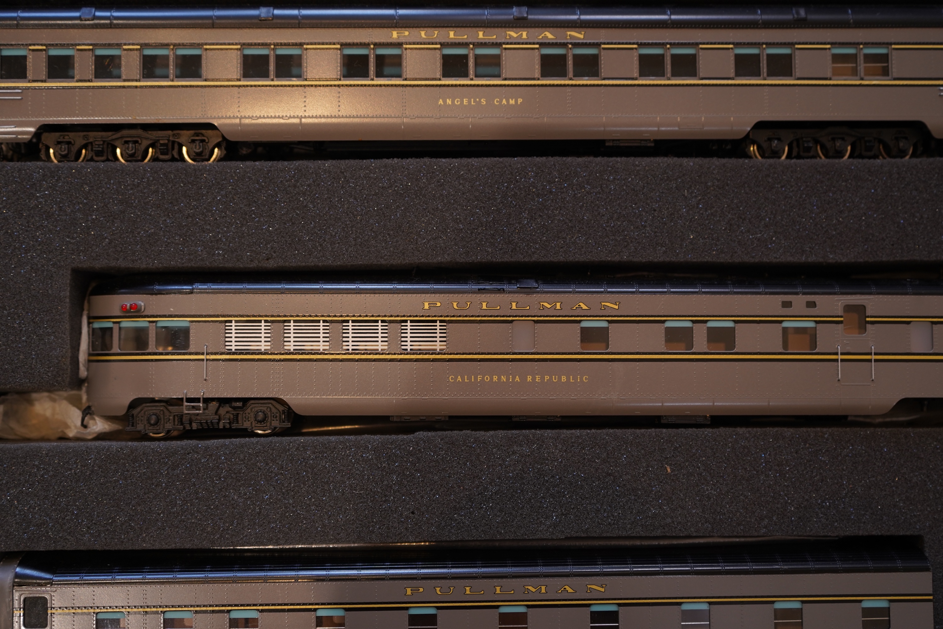 A boxed HO gauge Challenger Imports Ltd. “Forty-Niner” complete train (2086.1S), comprising of eight named Pullman Cars.